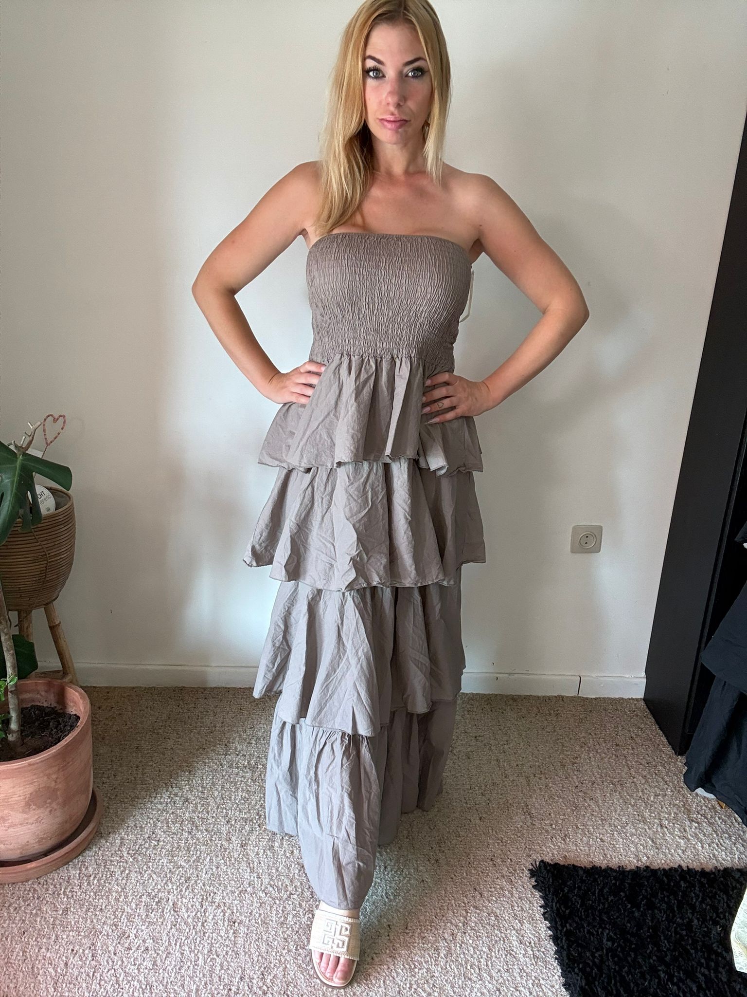 Taupe Ruffle Maxi Jurk