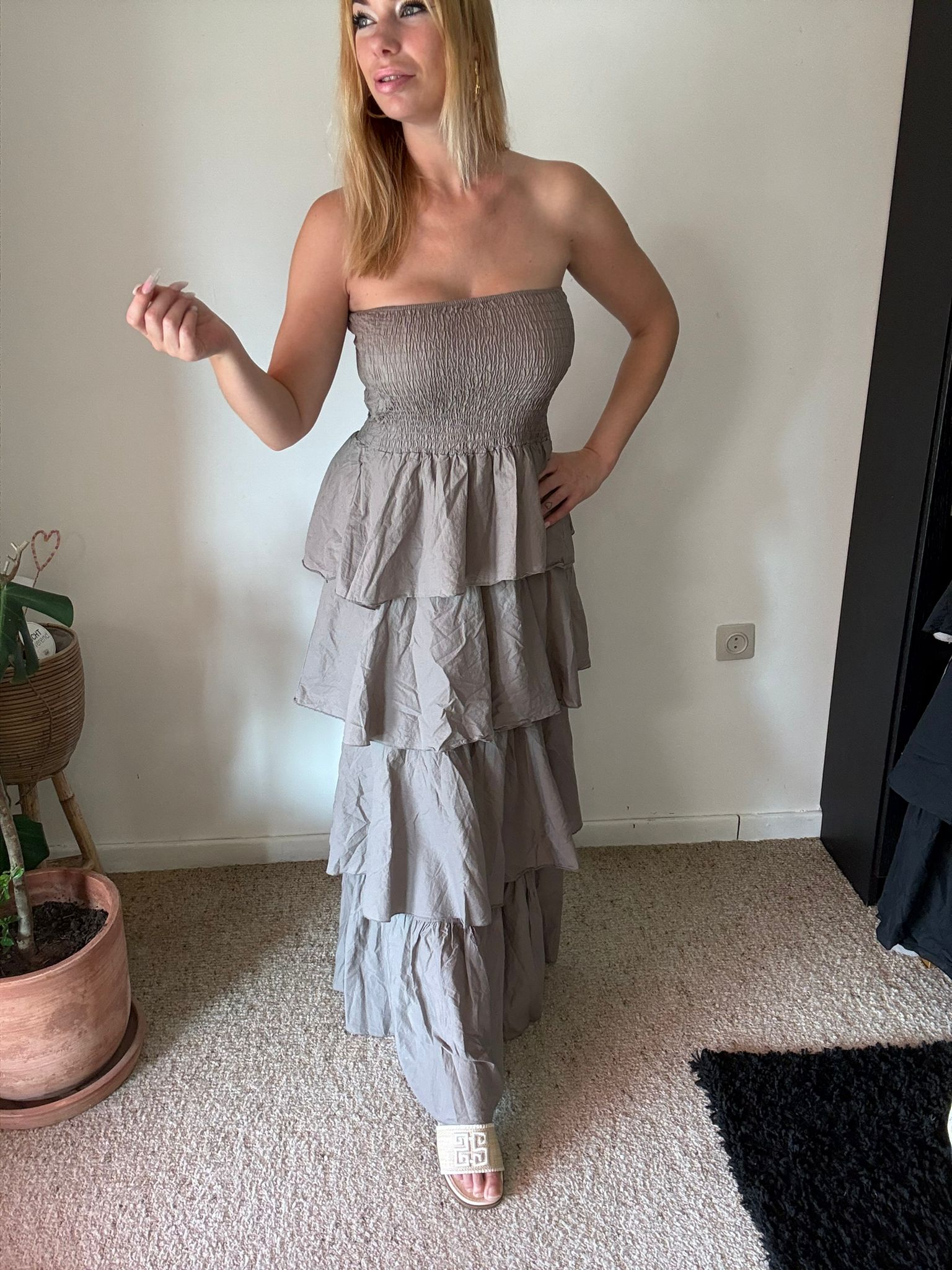 Taupe Ruffle Maxi Jurk