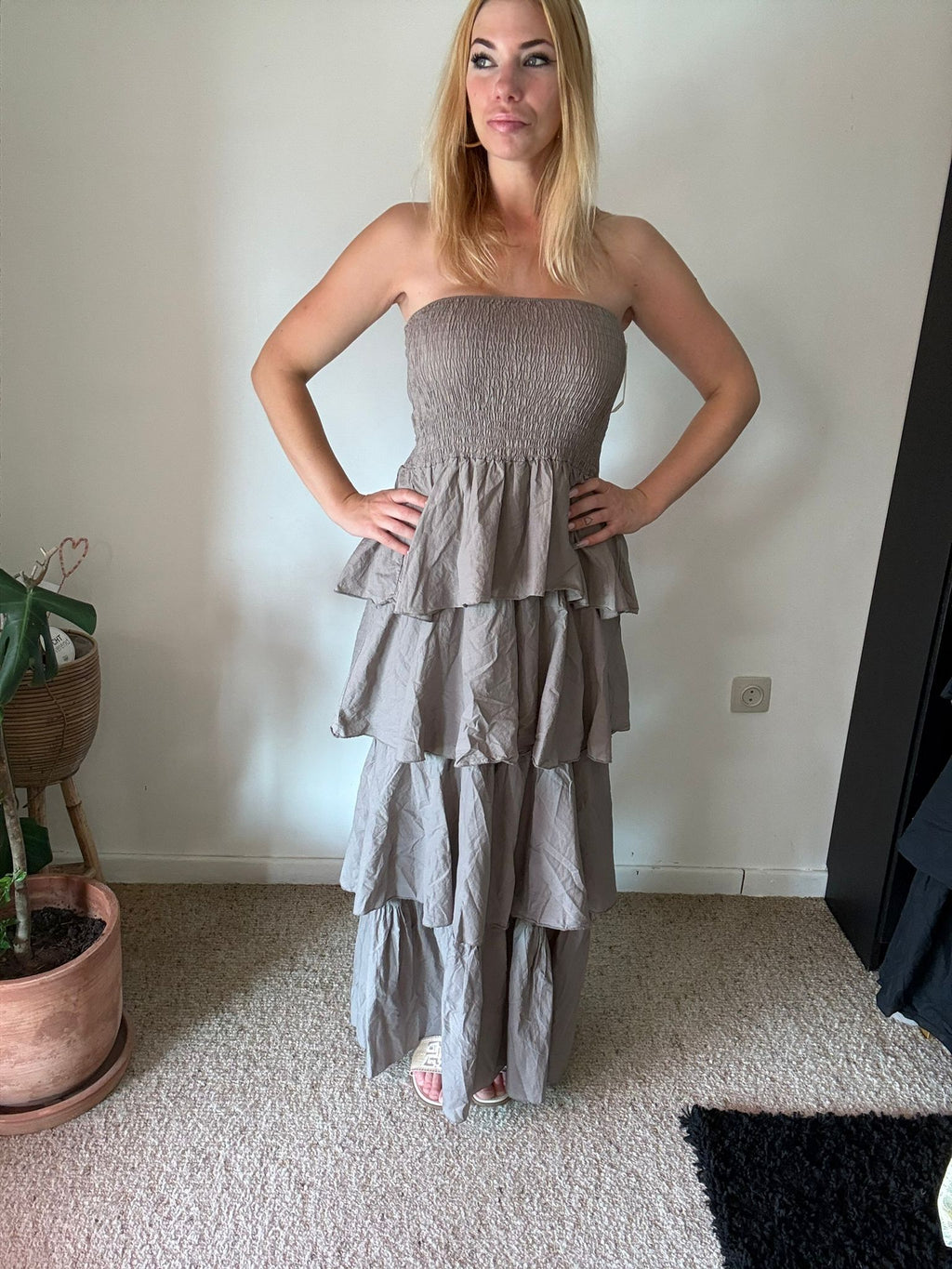 Taupe Ruffle Maxi Jurk