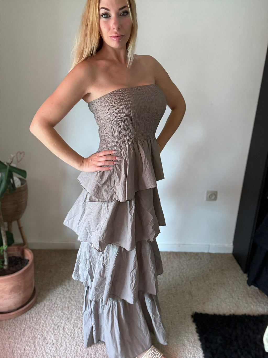 Taupe Ruffle Maxi Jurk