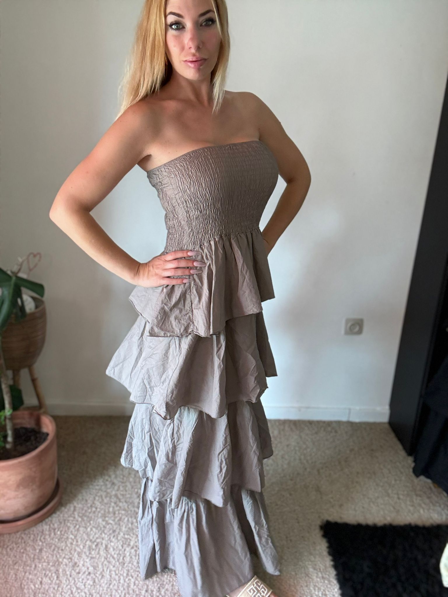Taupe Ruffle Maxi Jurk