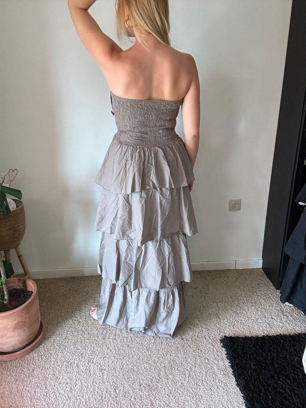 Taupe Ruffle Maxi Jurk