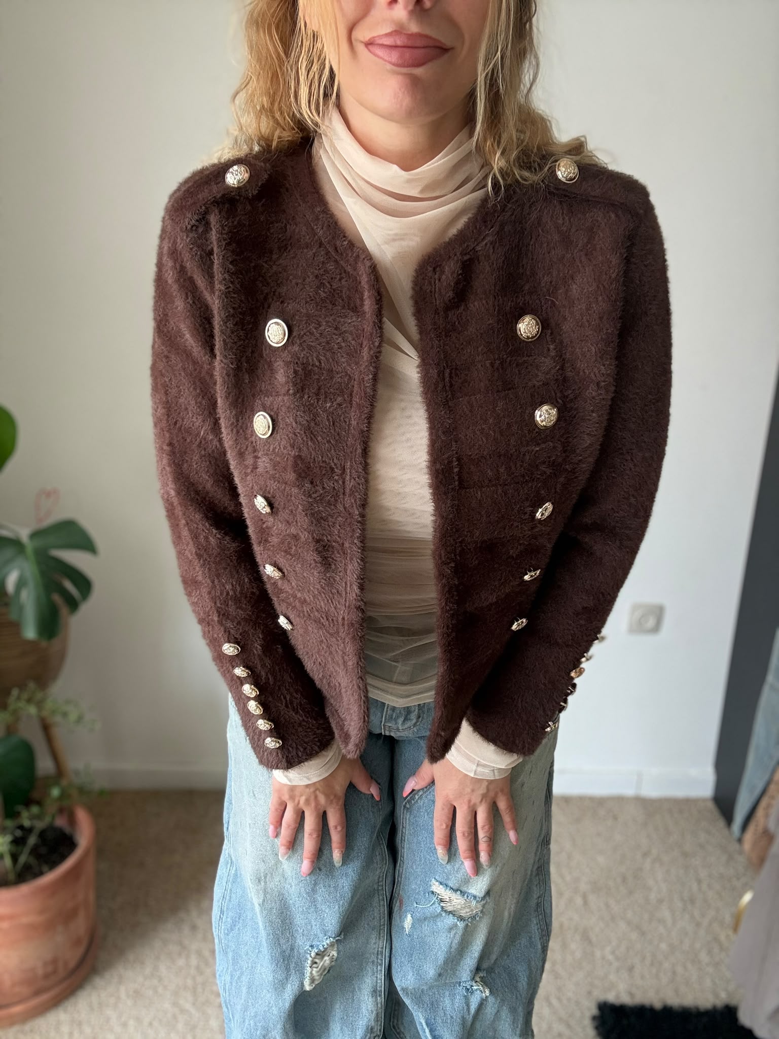 Demi Vestje Bruin - look 1