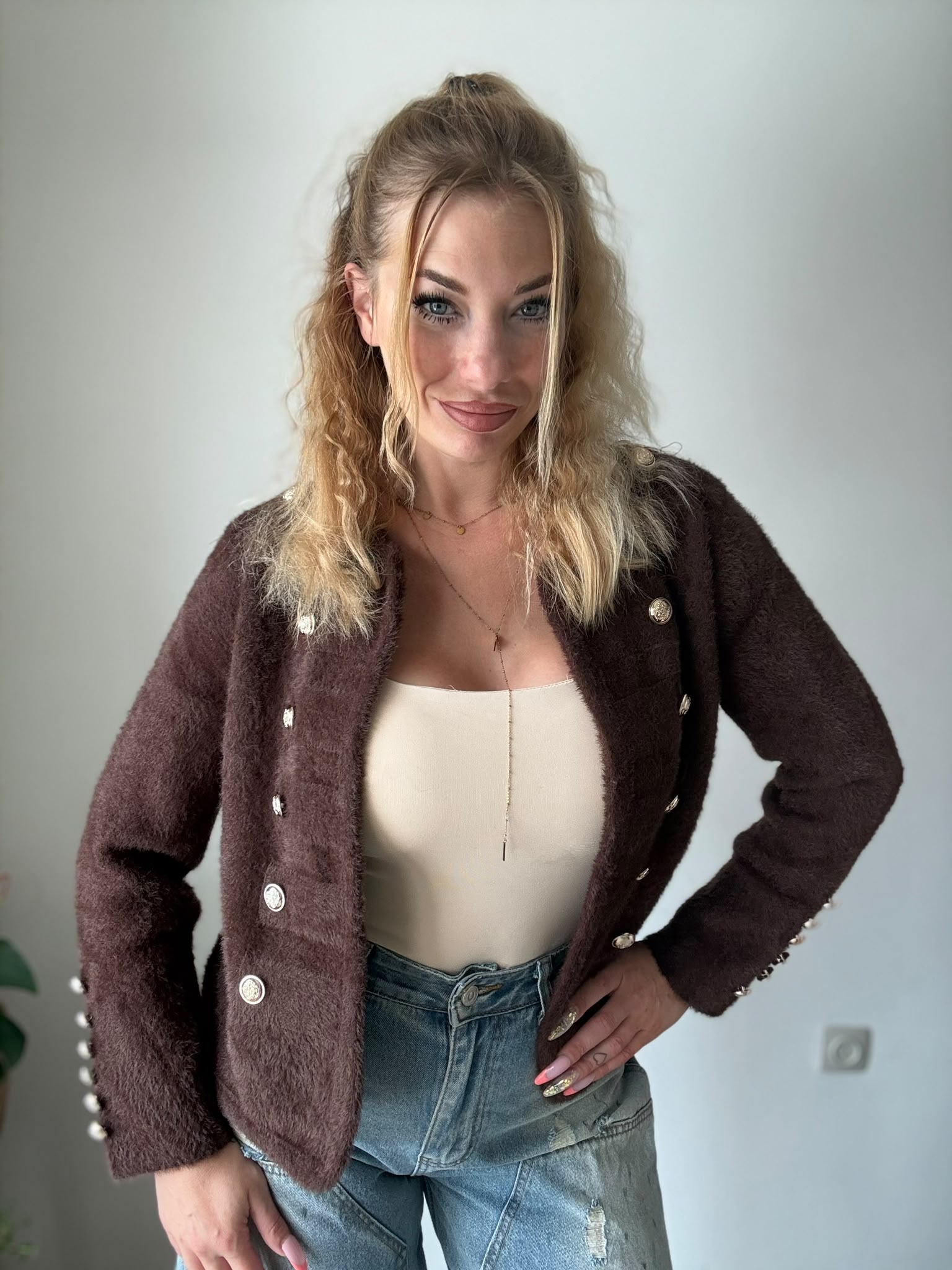 Demi Vestje Bruin - look 2
