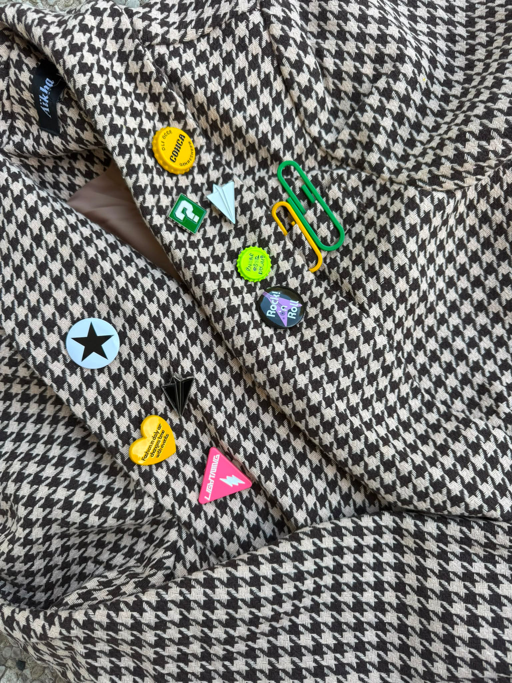 Pied-de-Poule Blazer pins close-up