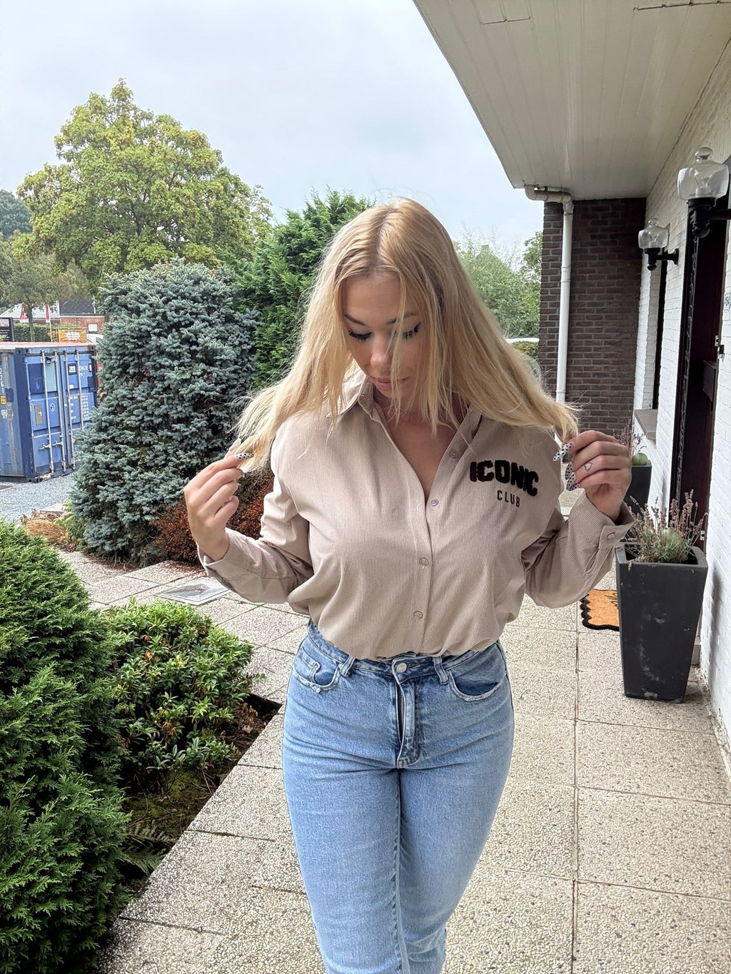 Iconic Club Blouse Beige portret