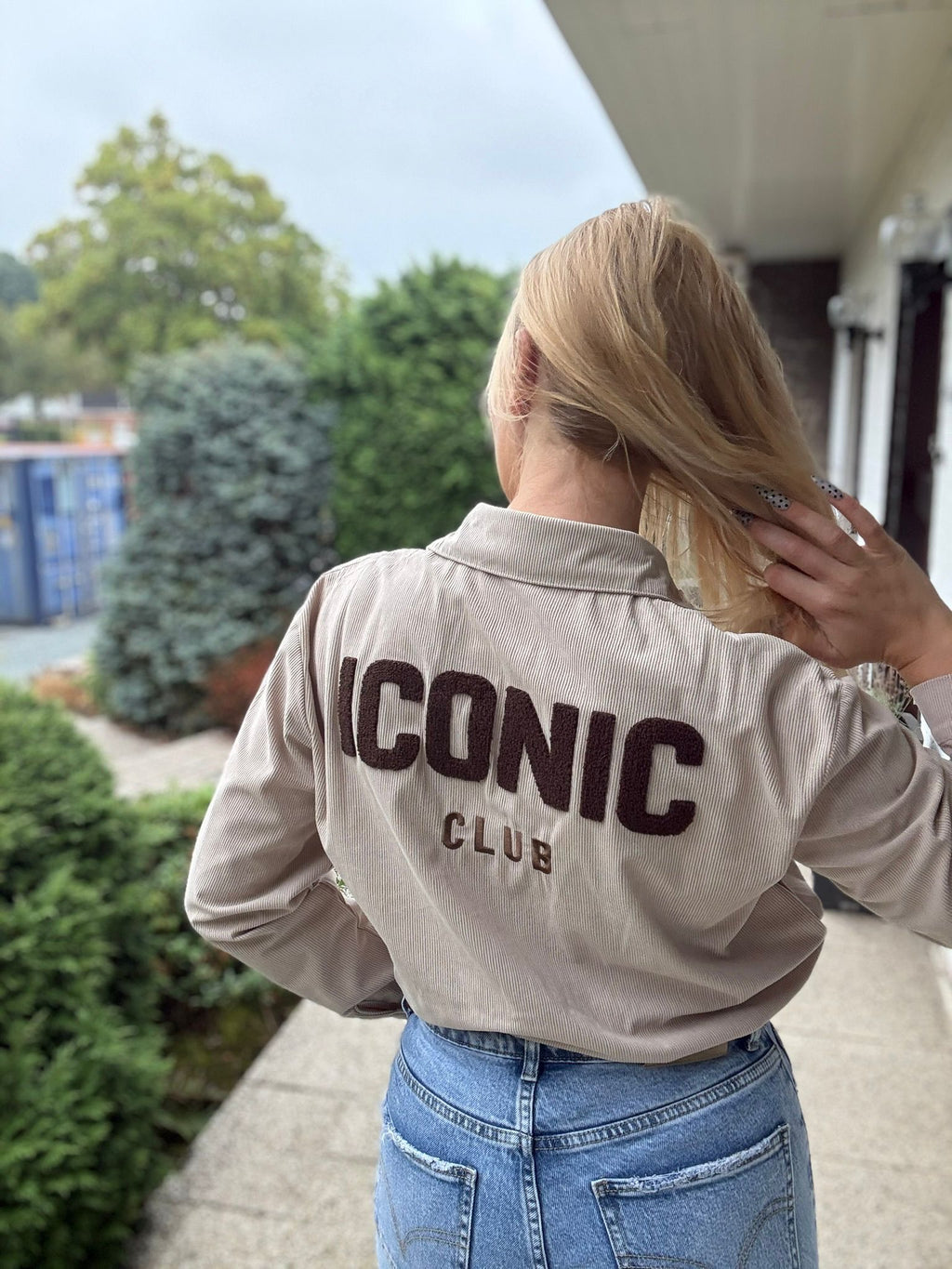 Iconic Club Blouse Beige close-up