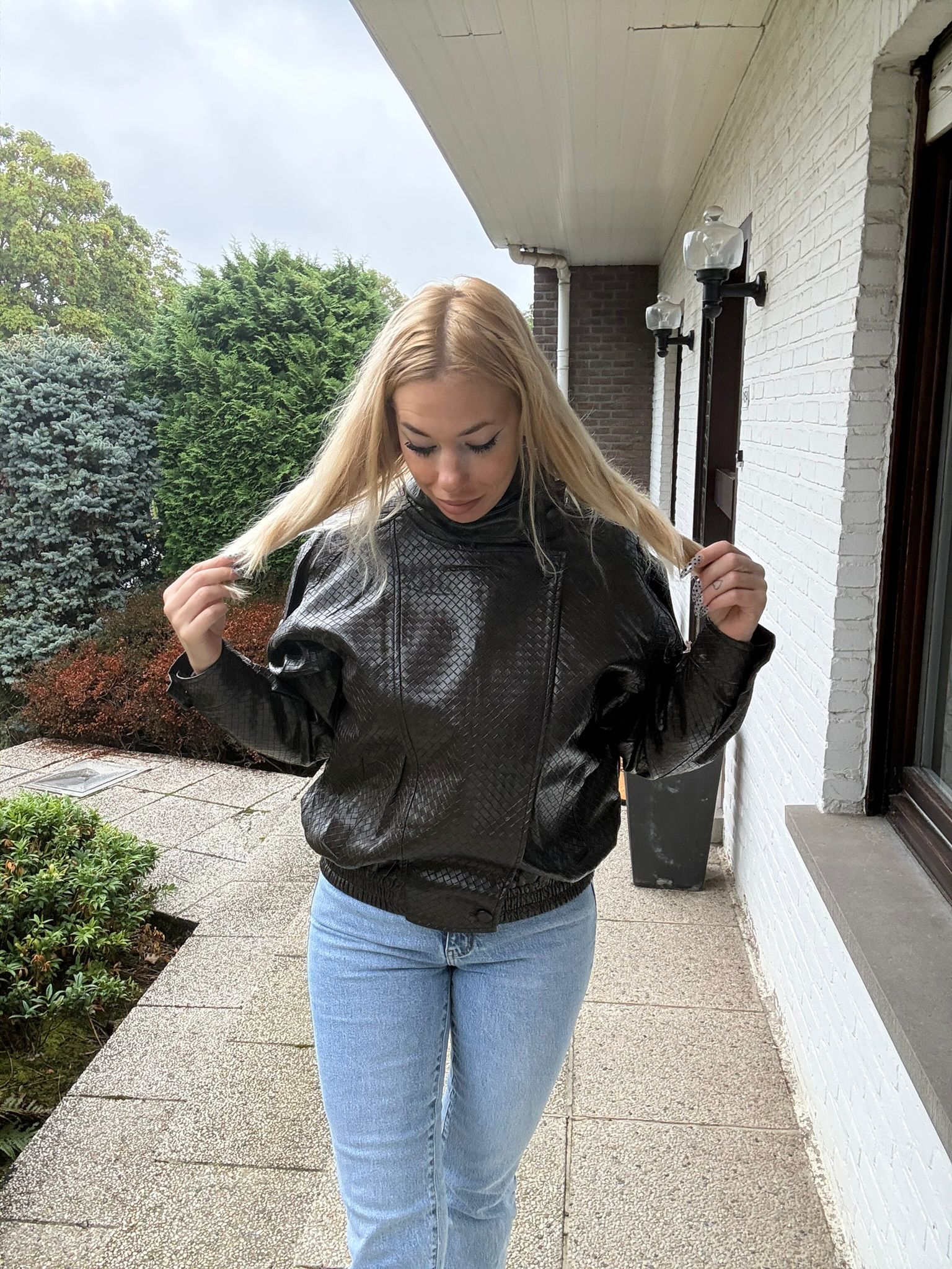 Fenna Jacket Brown portret strak