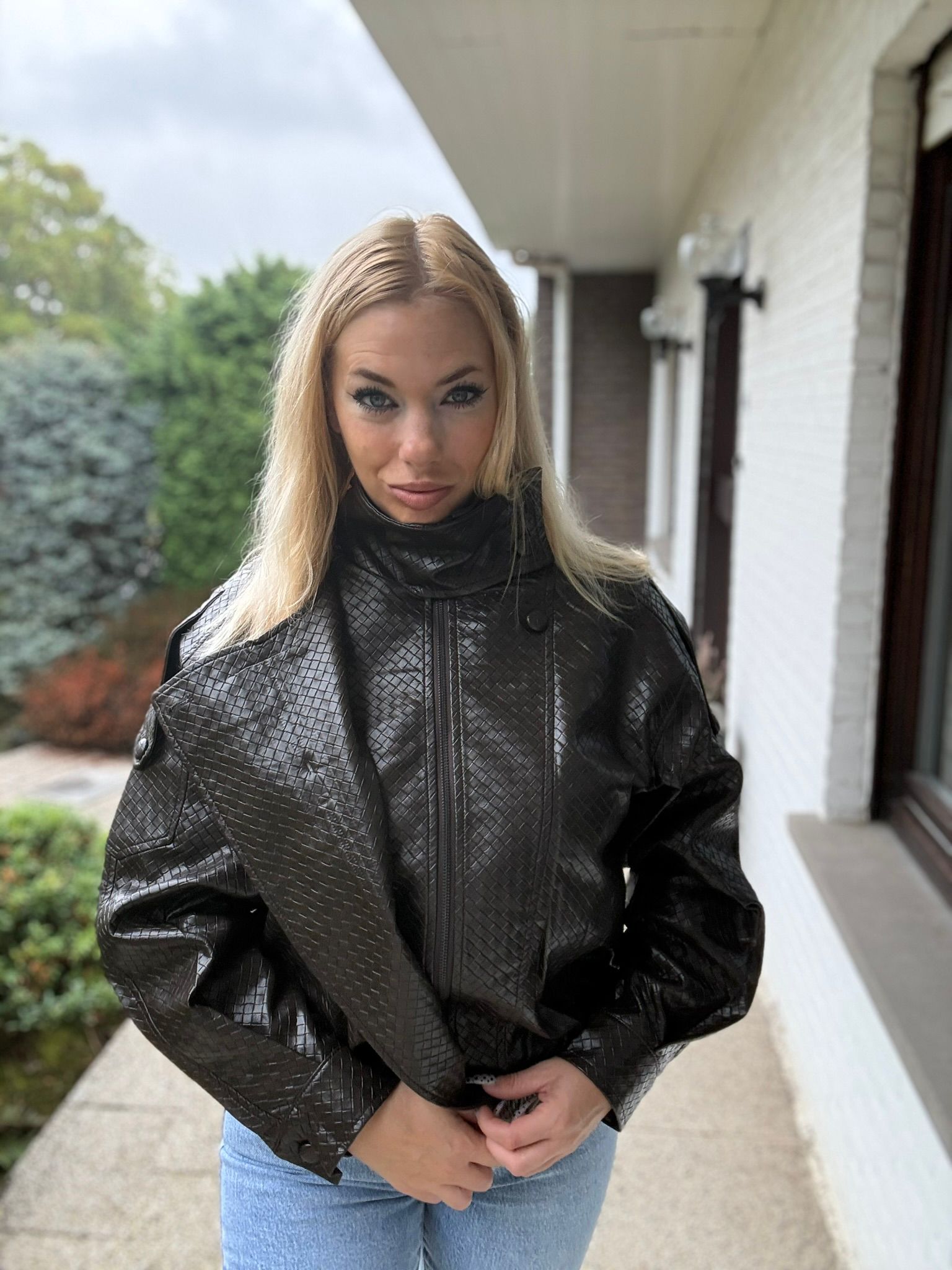 Fenna Jacket Brown portret neutraal