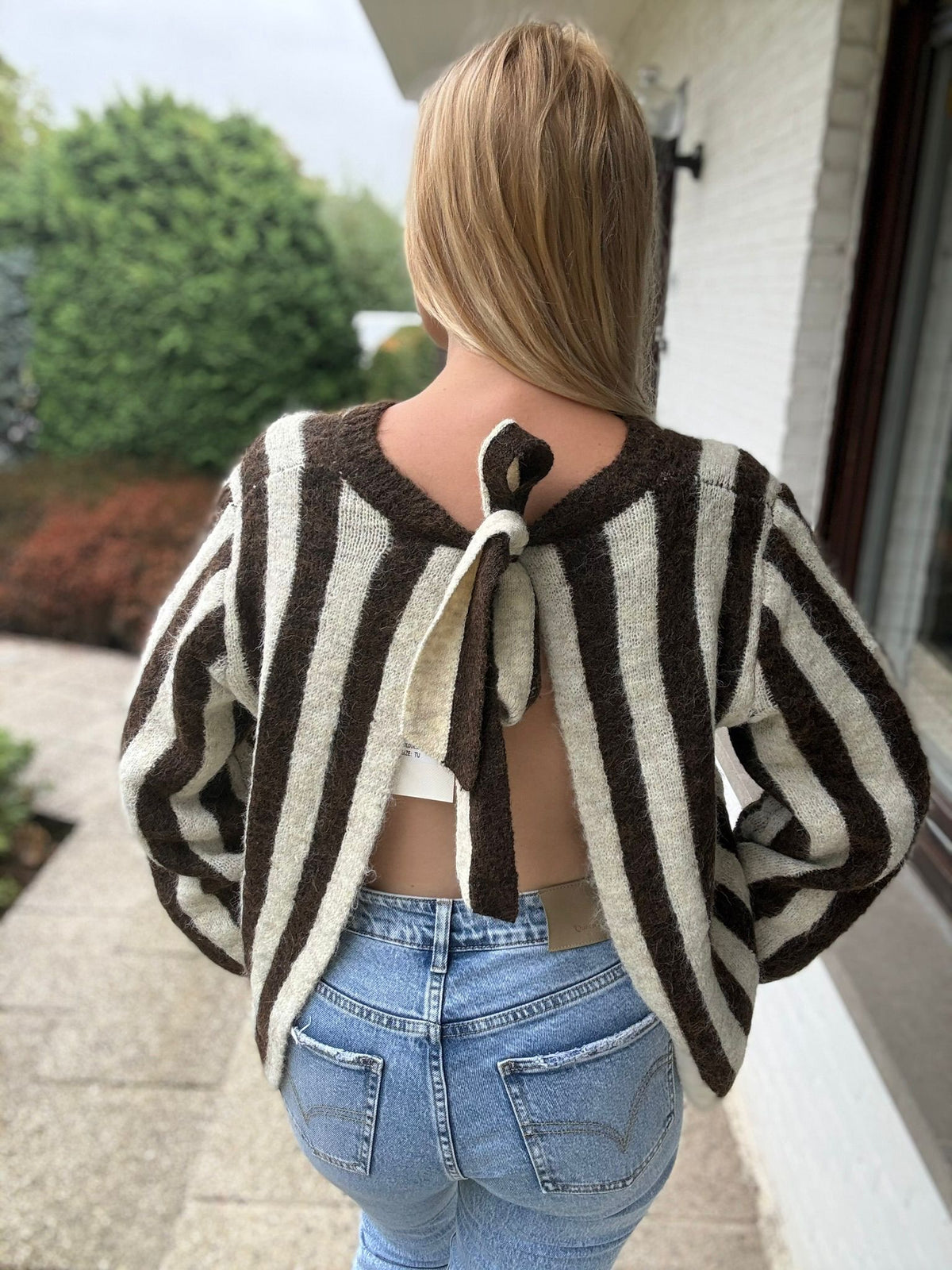 Sofia Sweater Brown open rug volledig