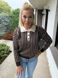 Lois Sweater Brown voorkant glimlach