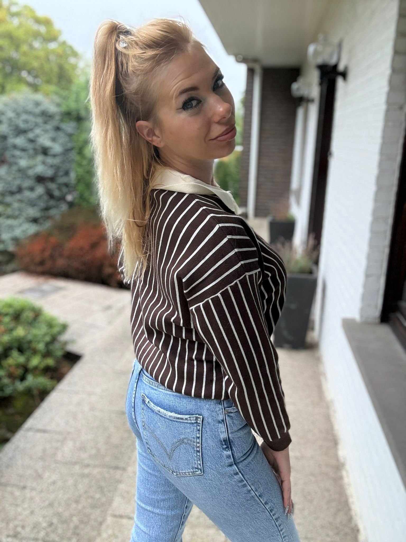 Lois Sweater Brown achterkant